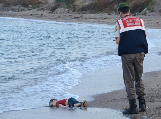 Shocking images of drowned Syrian boy show tragic plight of refugees
